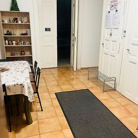 Ejjeli Majom Hostel Budapeszt Zewnętrze zdjęcie
