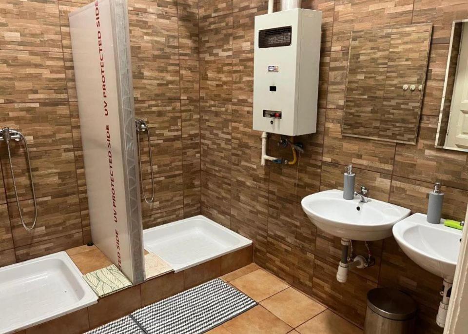 Ejjeli Majom Hostel Budapeszt Zewnętrze zdjęcie