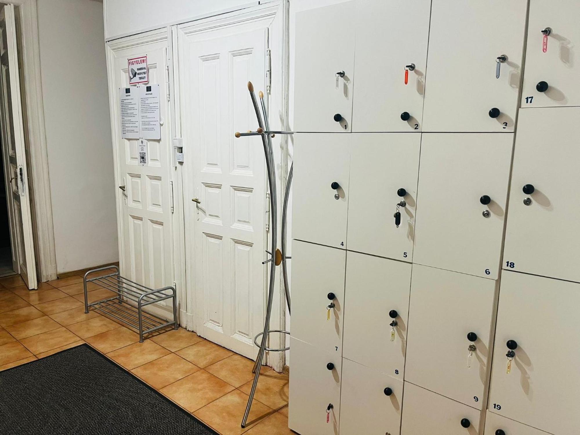 Ejjeli Majom Hostel Budapeszt Zewnętrze zdjęcie