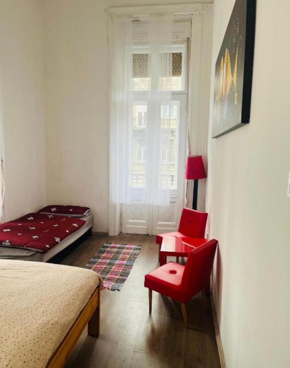 Ejjeli Majom Hostel Budapeszt Zewnętrze zdjęcie
