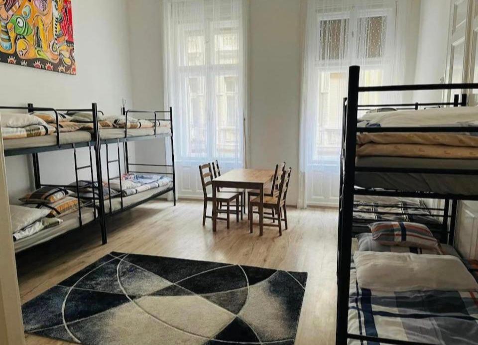 Ejjeli Majom Hostel Budapeszt Zewnętrze zdjęcie
